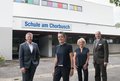 Landrat Hans-Jürgen Petrauschke (l.) und Kreisdezernent Tillmann Lonnes (r.) verabschiedeten Gabriele Fritz (2.v.r.) und begrüßten die neue Schulleiterin Mercedes Schlosser.