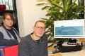 Mirarbeiter des Sozialpsychologischen Dienstes vor einem Computer-Bildschirm