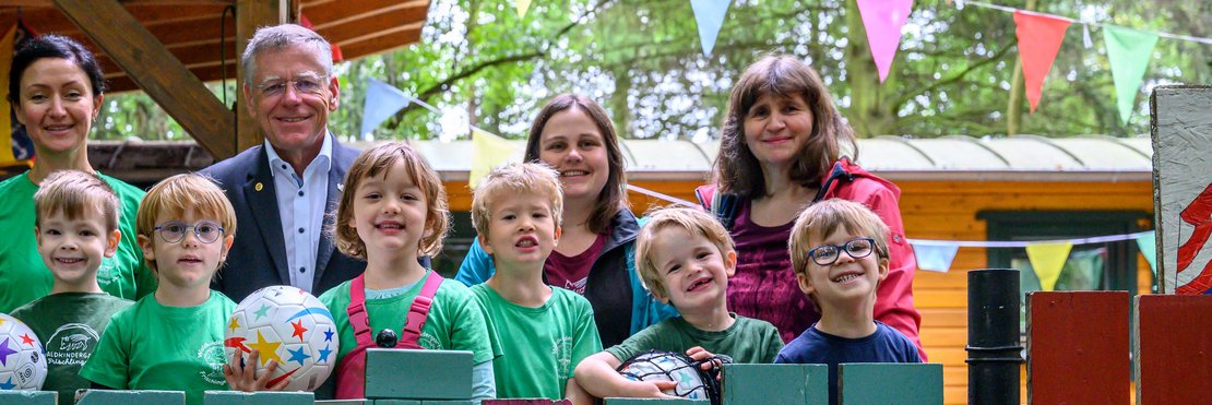 Gruppenfoto im Waldkindergarten