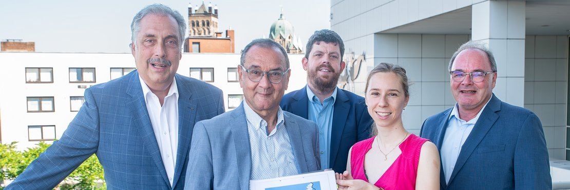Stephan Meiser, Chris Proios und Gregor Werkle mit Johanna König und Robert Abts 