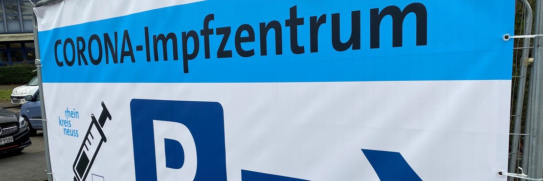 Banner: Corona-Impfzentrum Hinweisschild