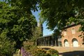 Außenansicht vom Kreiskulturzentrum Dormagen-Zons im Sommer