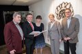 V.l.: Jörg Schwandt, Landrat Hans-Jürgen Petrauschke, Anna Karina Hahn, Marion Schwandt und Honorarkonsul Dr. Andreas Meyer-Landrut