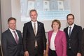 (von links): Architekt Eckehard Wienstroer, Landrat Hans-Jürgen Petrauschke, Kreisdirektor Dirk Brügge, Sigrid Koeppinghoff vom Landesbauministerium, GWG-Neuss-Vorstand Stefan Zellnig und NRW.Bank-Prokurist Jürgen Jankowski.