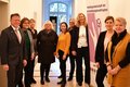 (v.l.n.r.) Landrat Hans-Jürgen Petrauschke mit den Gleichstellungsbeauftragten Ulrike Kreuels (Rhein-Kreis Neuss), Nicole Musiol (Rommerskirchen), Andrea Schiffer (Jüchen), Rebecca Ende (Grevenbroich), Anja Hain (Dormagen), Silke Richartz (Sparkasse Neuss), Nora Osmani (Korschenbroich) und Sigrid Hecker (Kaarst).