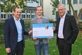 Foto von Kreisdirektor Dirk Brügge, Produktgruppenleiter Carsten Paetau und Kreissozialamtsleiter Jens Bender mit dem RKN-Pass