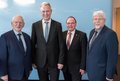 Deutsch-chinesische Kontakte stärken (von links): Friedhelm Ost, Dirk Brügge, Robert Abts und Ernst Schwanhold im Kreishaus Neuss.