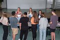 Präsentation in der Grevenbroicher Käthe-Kollwitz-Gesamtschule: Das Online-Bewerberbuch www.321fachkraft.de mit Verena Dudel, Melina Bauer und Dorothée Druhm.