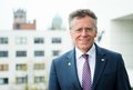 Landrat Hans-Jürgen Petrauschke lächelnd