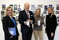 Foto von Beate Gärtner, Kreiskulturdezernent Tillmann Lonnes, Dr. Kathrin Wappenschmidt und Michelle Adolfs bei der Eröffnung der neuen Ausstellung vor.