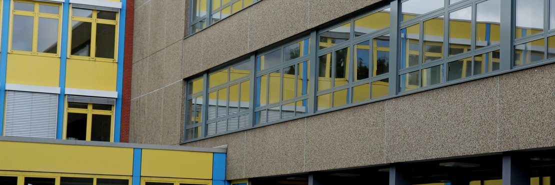 Fassade des Berufsbildungszentrums Grevenbroich