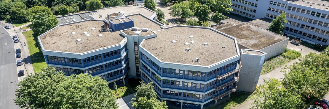 Dronenaufnahme des BTI aus Vogelperspektive