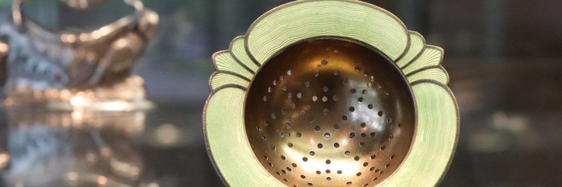 Zwei Asiatische Teesiebe aus der Sammlung Gunda und Klaus Henneberger