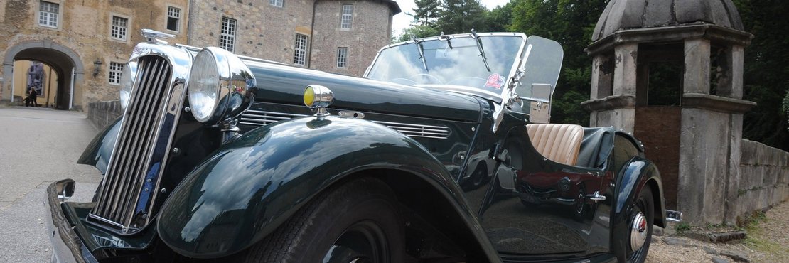 Oldtimer vor Schloss Dyck