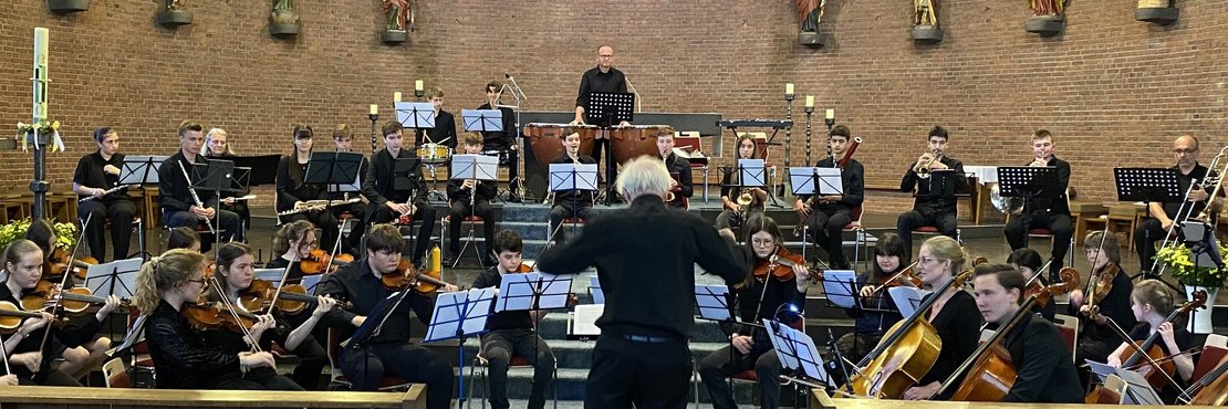 Sinfonieorchester der Musikschule Rhein-Kreis Neuss spielt Konzert