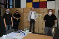 Dirk Brügge mit Yvonne Janssen, Heike Schwanz und Achim Kuska vor Kartons