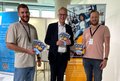 Dominik Hintzen, Kreisdirektor Dirk Brügge und Simon Lichte am Stand des Rhein-Kreises Neuss