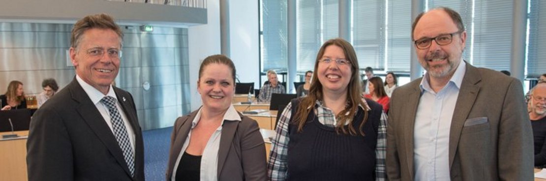 Bei der Vortragsveranstaltung zum Thema "Tabu Suizid" sprachen (v.l.): Landrat Hans-Jürgen Petrauschke, Daniela Frimmersdorf, Dr. Claudia Neumann und Dr. Martin Köhne 