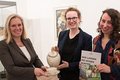 Kathrin Wappenschmidt, Anna Vössing und Greta Schütz (v.l.) laden zur Kaffeeausstellung ins Kreiskulturzentrum Sinsteden ein.