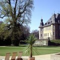Liegestühle vor dem Schloss © Schloss Dyck
